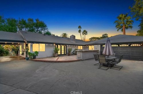 5064 Myrtle Ave, Riverside CA  92506-1423 exterior