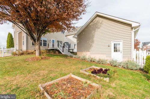 228 Lord Fairfax St, Charles Town WV  25414-2607 exterior