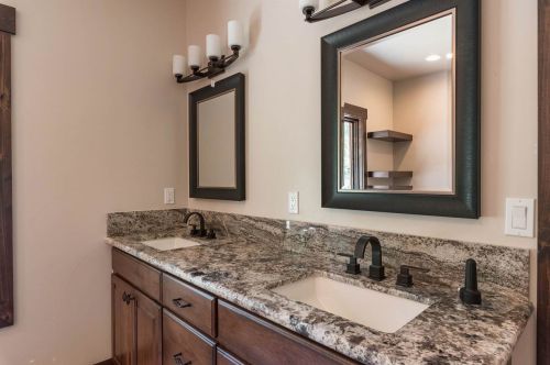 11830 Bottcher Loop, Truckee CA  96161-2791 exterior