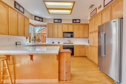 1746 Fir Dr, Los Banos CA 93635-5236 exterior