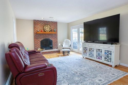 39 Charing Rd, Wapping CT  06074-2228 exterior