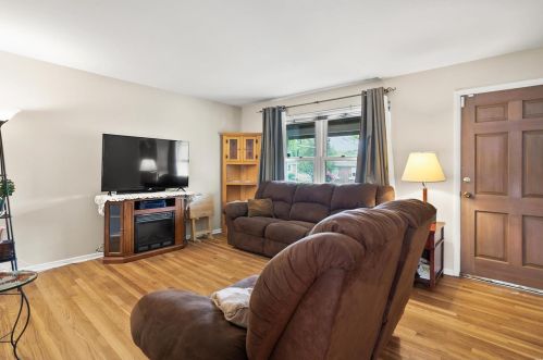 2663 Mckelvey Rd, Hazelwood, MO 63043-1638