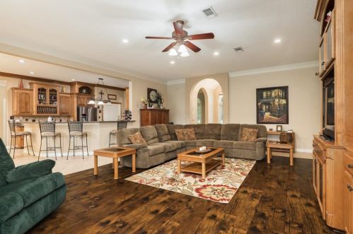 359 Westwood Rd, Angleton TX 77515-7468 exterior