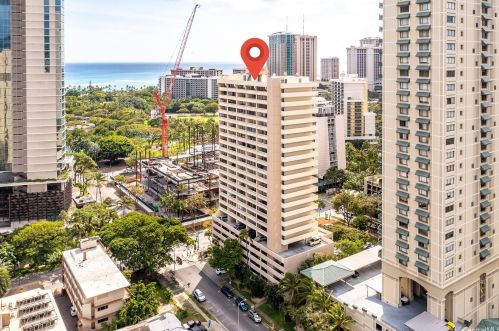 2092 Kuhio Ave, Honolulu HI  96815-2151 exterior