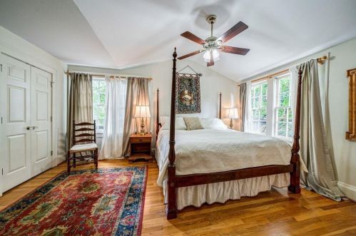 689 Cumberland Cir, Atlanta GA  30306-3256 exterior