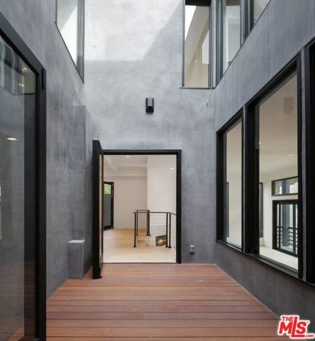 3523 Dixie Canyon Pl, Van Nuys CA  91423-4820 exterior