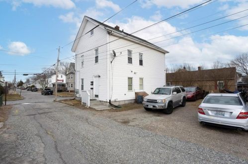 110 Pleasant St, Lincoln, RI 02865-1934