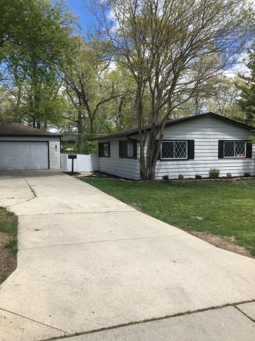 116 Walnut Dr, Streamwood, IL 60107-1230
