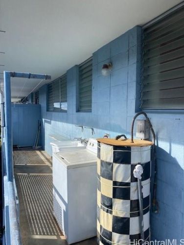 1139 Kokea St, Honolulu HI  96817-3492 exterior