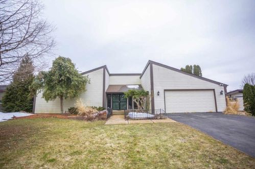 3235 Montlake Dr, Rockford, IL 61114-5516