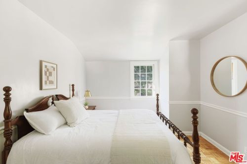 2480 Chevy Chase Dr, Glendale CA  91206-1845 exterior