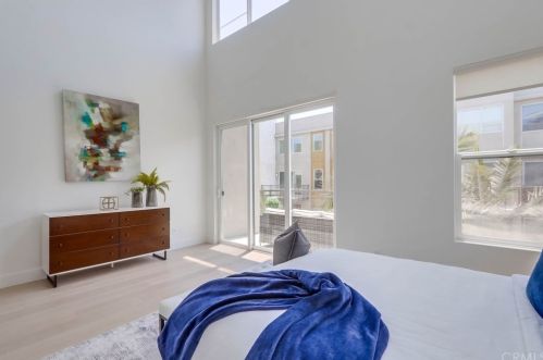 262 Rockefeller, Irvine CA  92612-8113 exterior