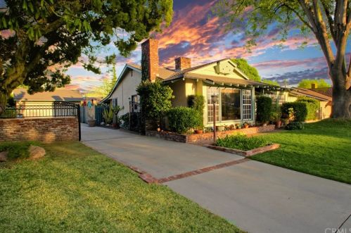 252 Roundup Rd, Glendora, CA 91741-3842
