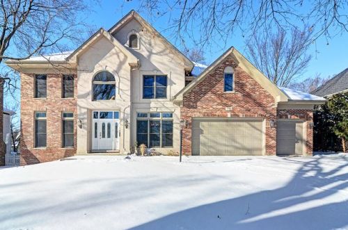 710 Oak St, Oak Brook IL  60521-3604 exterior