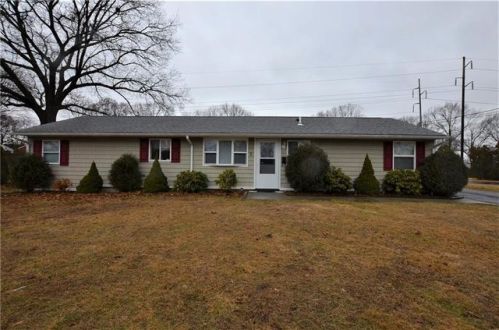 5 Haverhill Ave, Warwick, RI 02886-1914