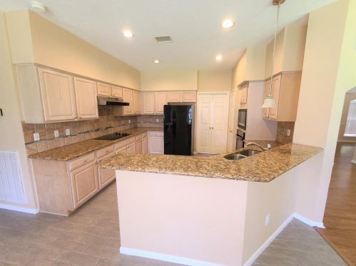 205 Susan Ln, Conroe TX  77385-9073 exterior