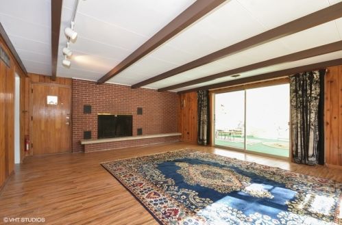 23379 Forest Ct, Bannockburn IL  60015-1285 exterior