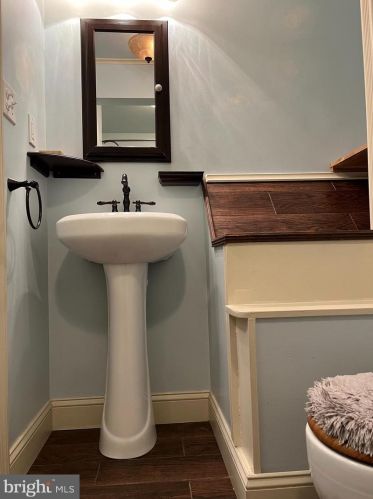 56 Mandl St, Trenton NJ  08619-3604 exterior