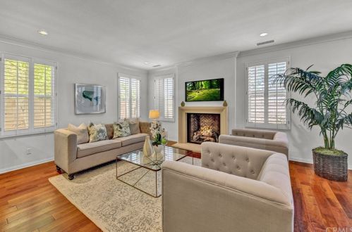 328 Bronze, Irvine CA  92618-1510 exterior