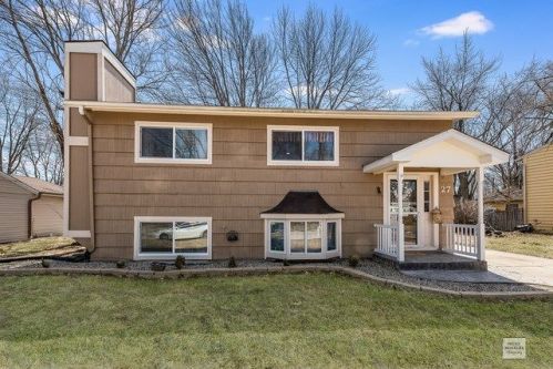 27 Longbeach Rd, Boulder Hill, IL 60538-2429
