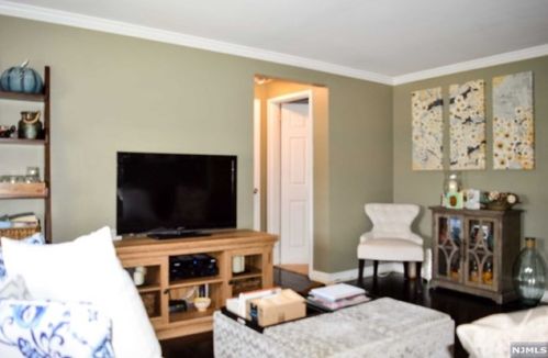 287 Hackensack St, Wood-Ridge, NJ 07075-1239