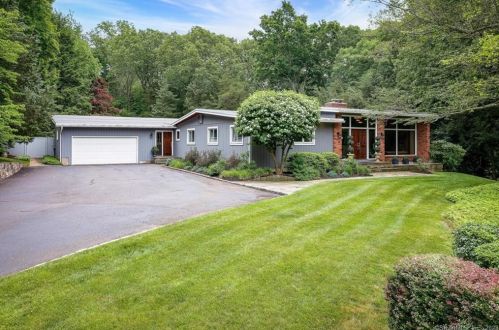 26 Grey Hollow Rd, Norwalk CT  06850-1305 exterior