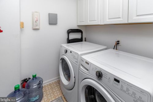 1005 Eagles Chase Dr, Trenton NJ  08648-2539 exterior