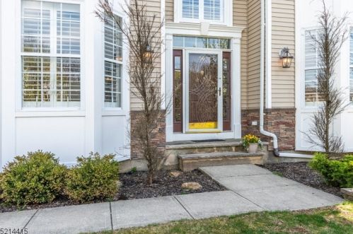 56 Saunders Ln, Hackettstown, NJ 07840-5526