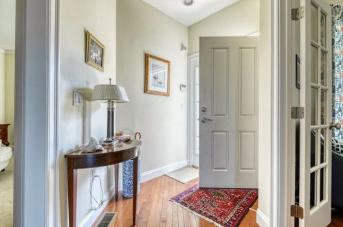 289 Village Rd, Tiverton, RI 02878-4264