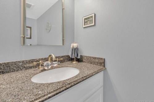9 Countryside Ln, Middletown CT  06457-6003 exterior