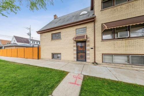 2601 69th St, Chicago, IL 60629-1814