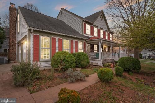 2900 Parklawn Ct, Herndon, VA 20171-2349