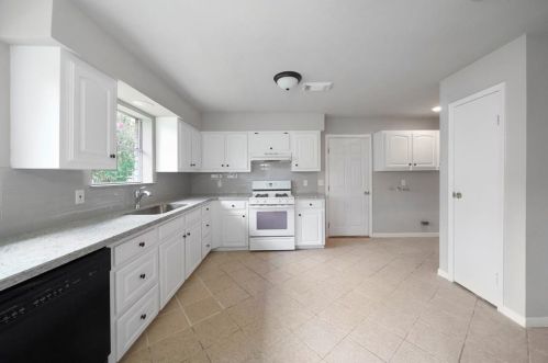 205 Bert St, Angleton TX 77515-5274 exterior