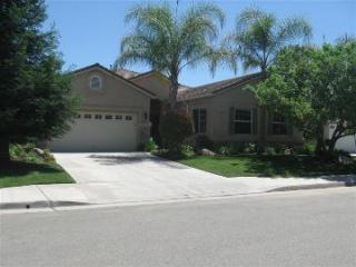 1873 Carolina Ave, Clovis, CA 93619-4291