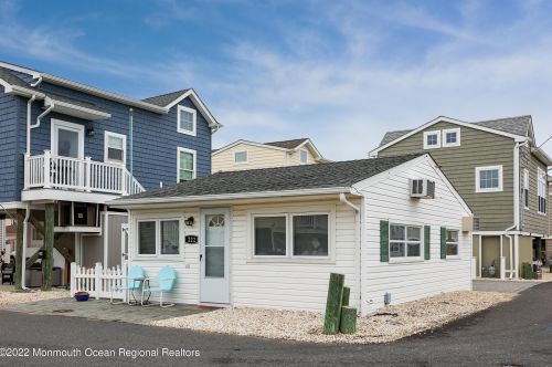 222 Harbor Dr, Lavallette, NJ 08735-1430