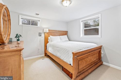 5225 Heming Ave, Springfield VA  22151-2942 exterior