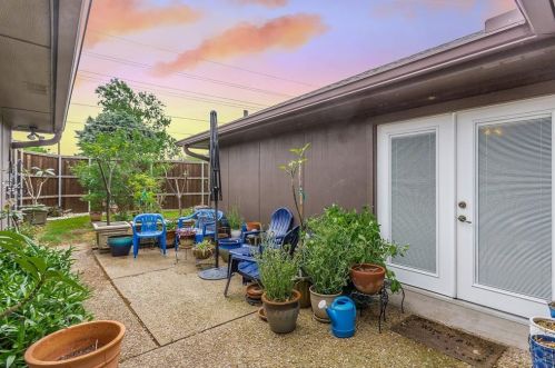 2820 Cliffbrook Dr, Carrollton TX 75007-5709 exterior