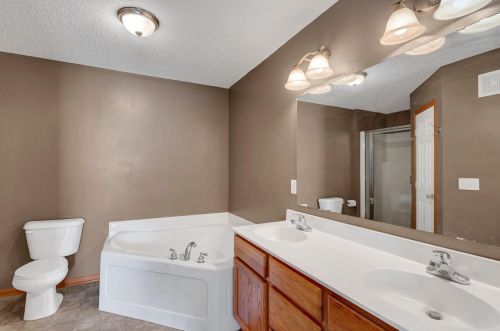 2450 Yellowstone Dr, Hastings MN  55033-3756 exterior