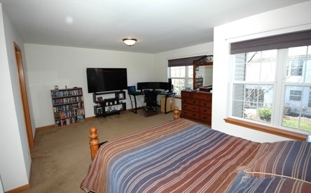 677 Yorkshire Ln, Pingree Grove IL  60140-9160 exterior