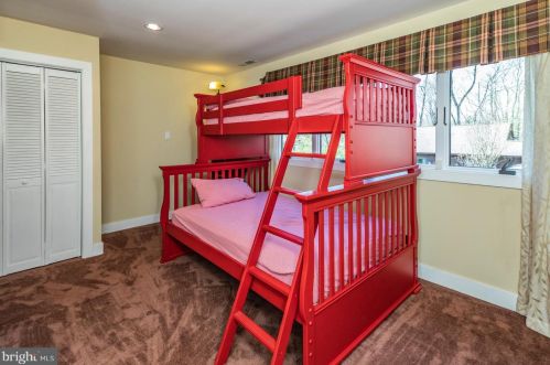 15 Teak Ln, Princeton NJ 08540-4724 exterior