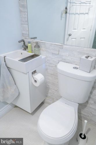 1009 Rosemere Ave, Silver Spring MD 20904-3007 exterior