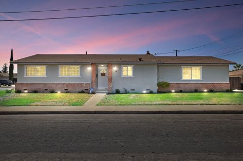 61 Oleander Ln, Turlock, CA 95380-5037