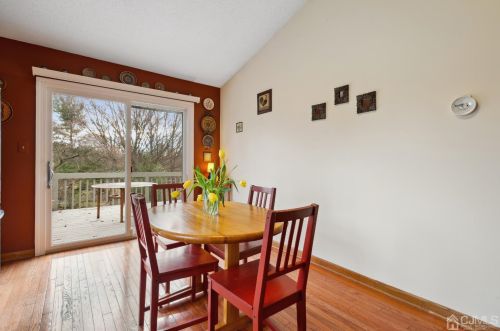 62 Springwood Ct, Princeton NJ  08540-9404 exterior