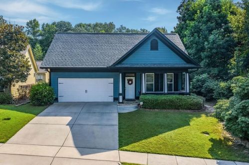 410 Ridgecrest Dr, Holly Springs, GA 30114-1267