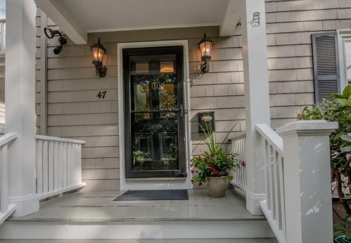 47 Kay St, Middletown, RI 02840-2726