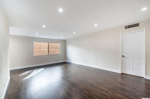 377 California Ave, Glendale, CA 91203-2225
