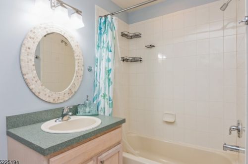 121 Forest Dr, Piscataway NJ  08854-2273 exterior