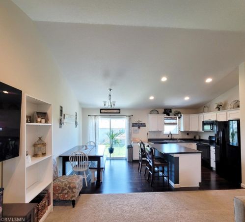 329 Bavaria Ln, Waverly, MN 55390-5419