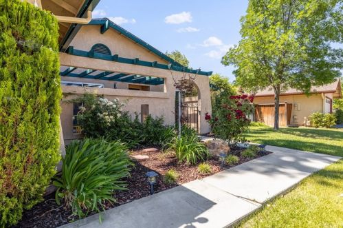 745 Golden Meadow Dr, Lake Nacimiento, CA 93446-4510