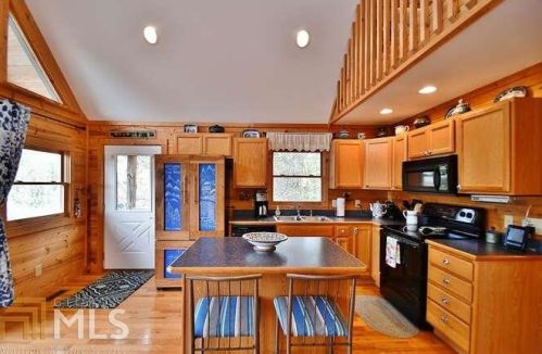197 Sunset Dr, Tiger, GA 30576-1643